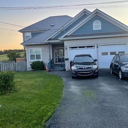 Executive One Bedroom Apartment Including Pull Out Sofa Bed Antigonish Exterior photo